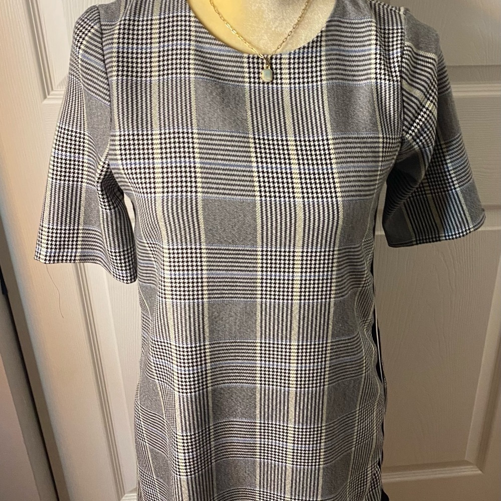 Zara Gray Knee-Length Sheath Dress with Short Sleeves for Work - Picture 5 of 7